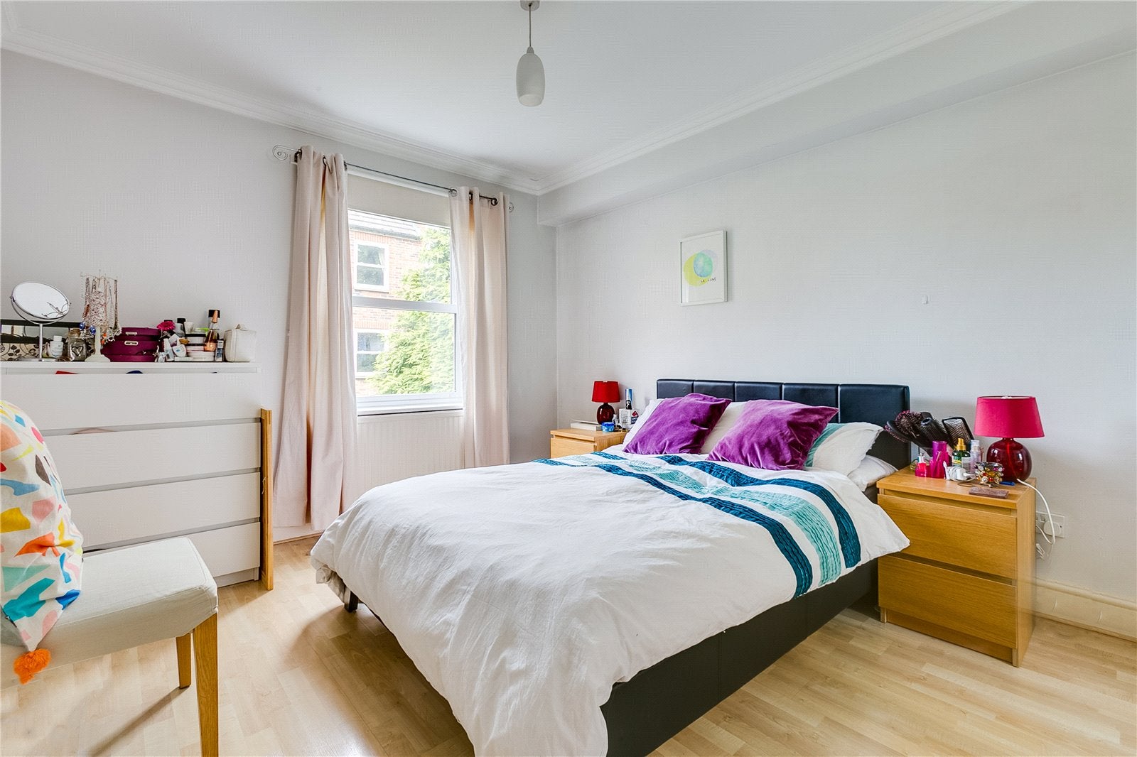 Flat Malwood Road in Greater London