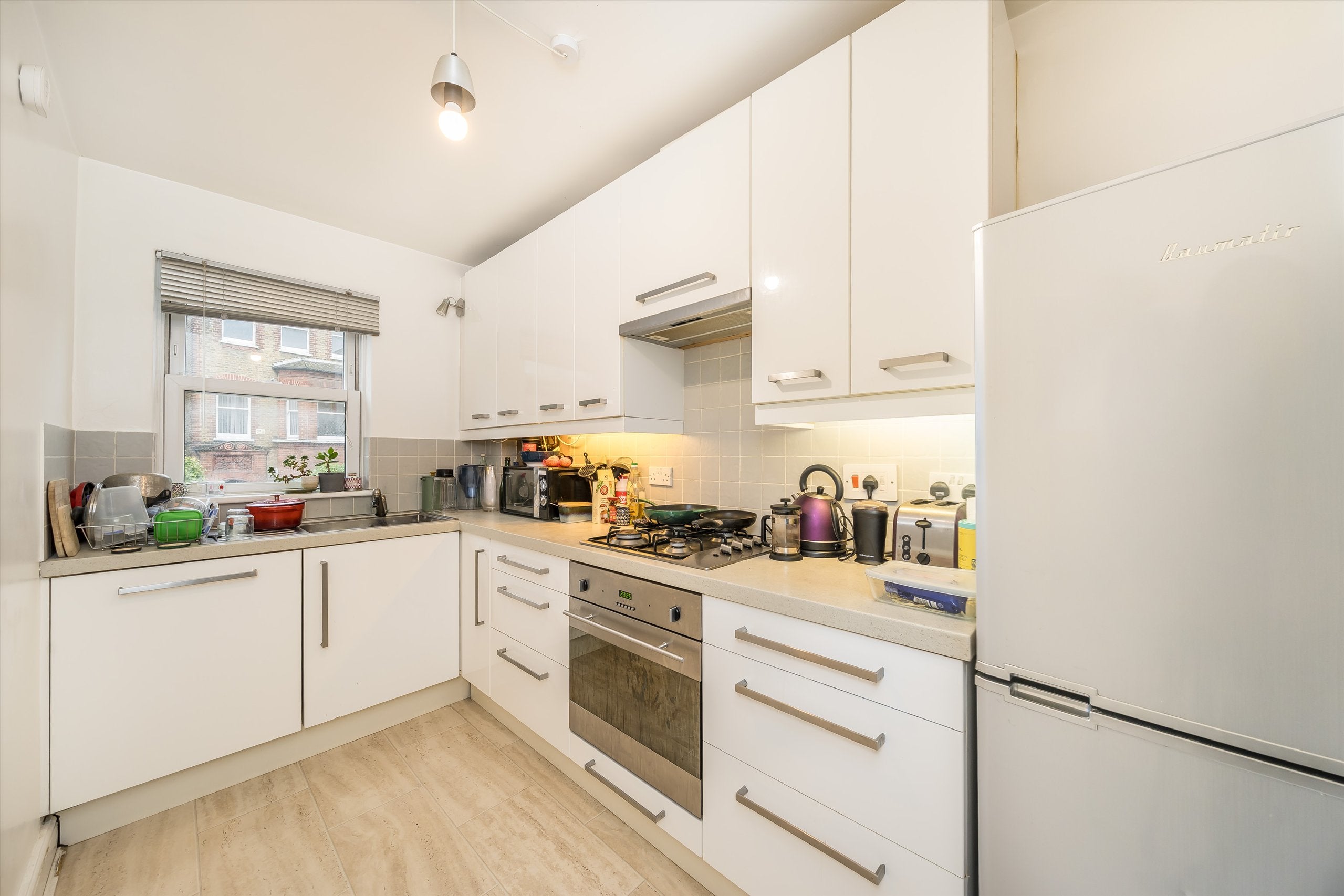 Flat Malwood Road in Greater London