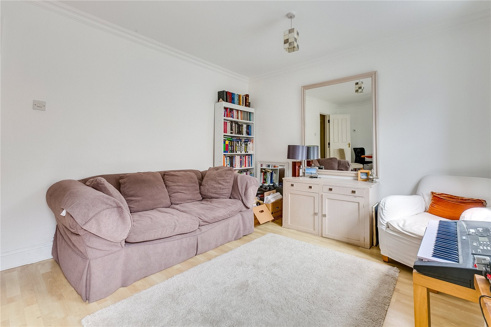Flat Malwood Road in Greater London