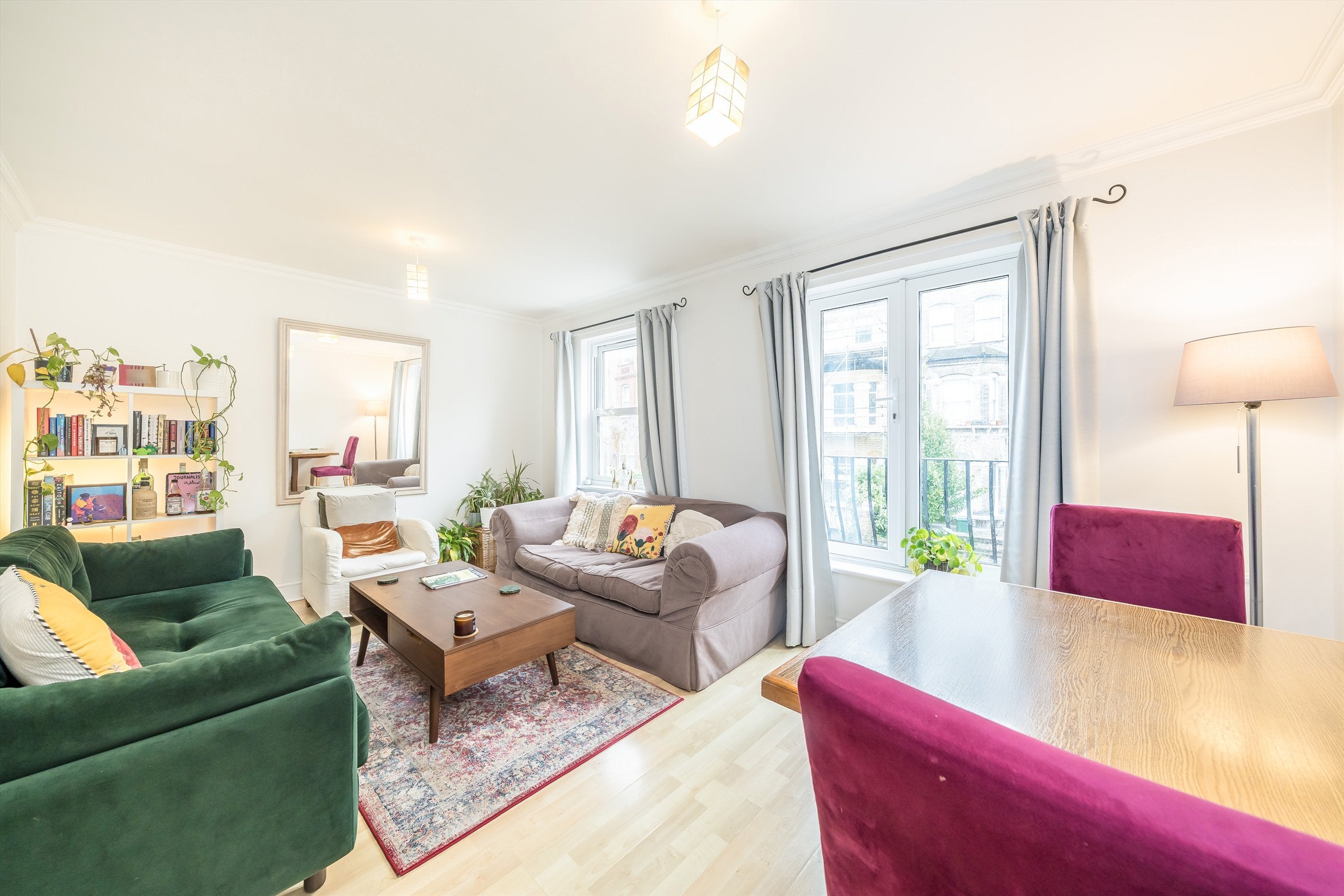 Flat Malwood Road in Greater London
