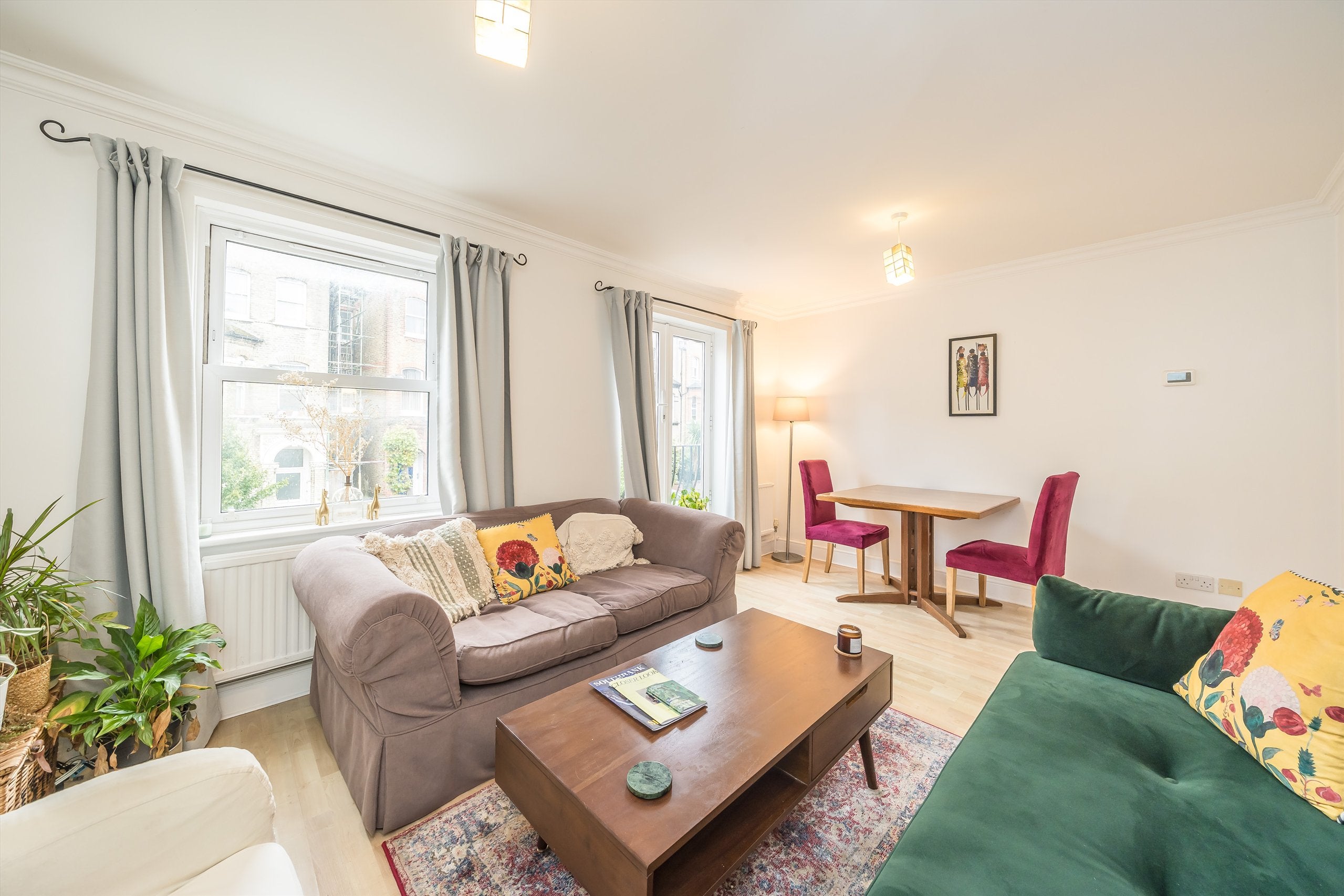 Flat Malwood Road in Greater London