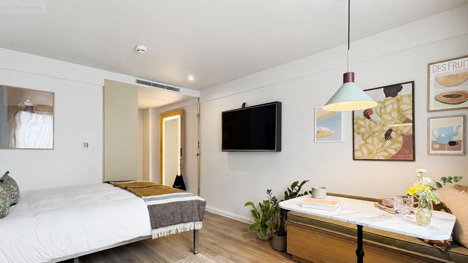 Flat Hackney Road in Greater London