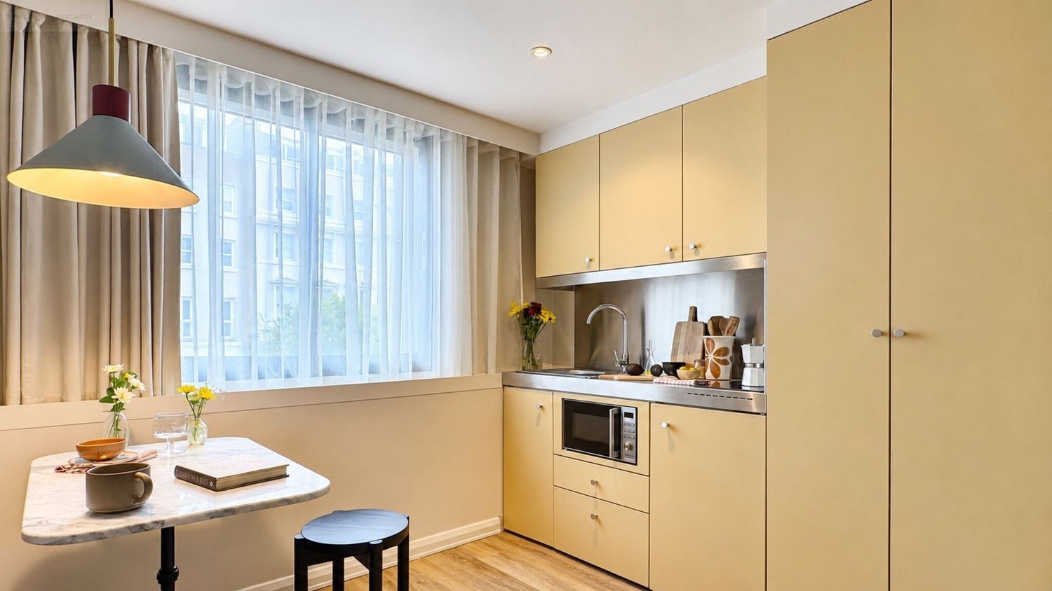 Flat Hackney Road in Greater London