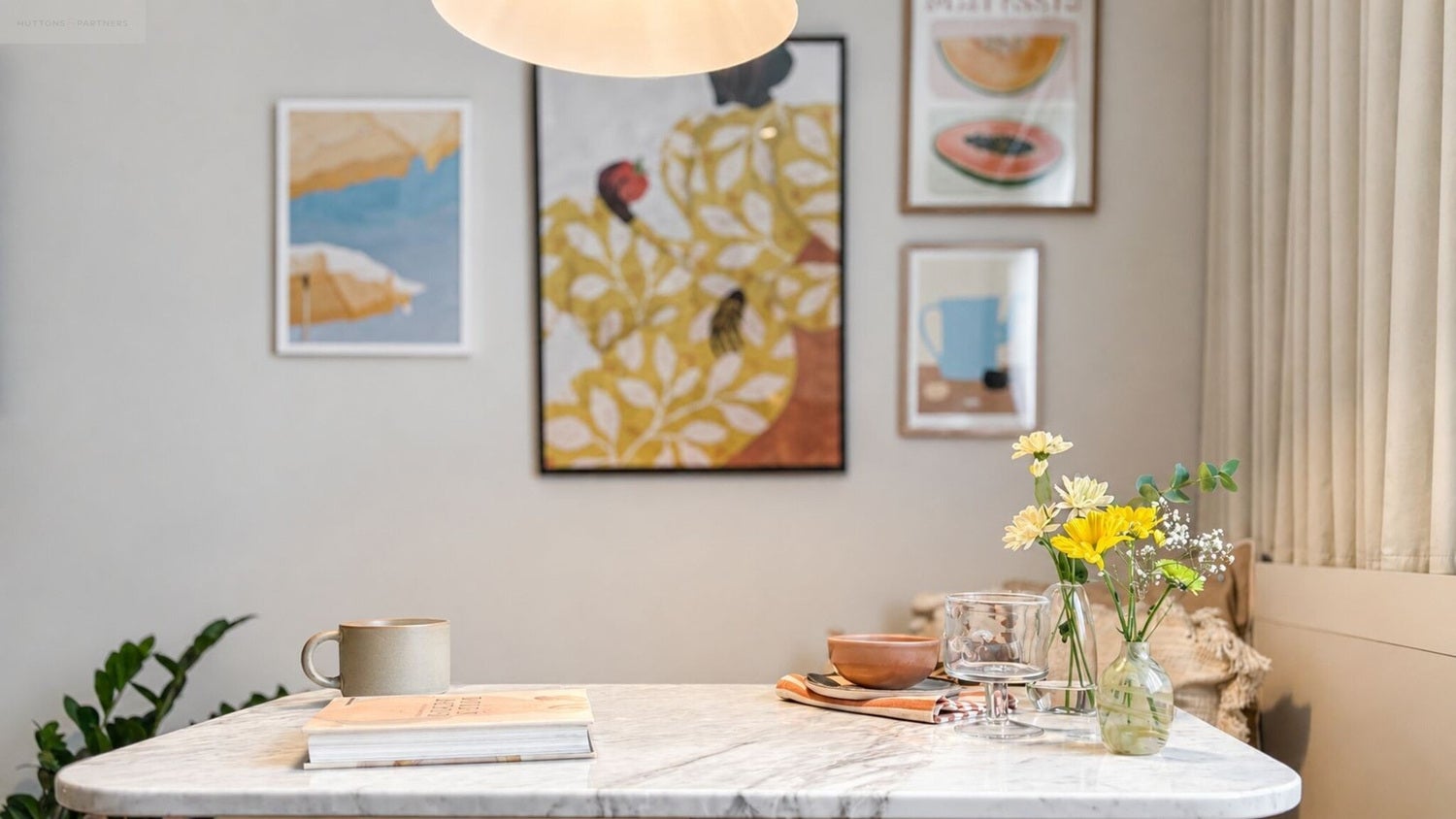 Flat Hackney Road in Greater London