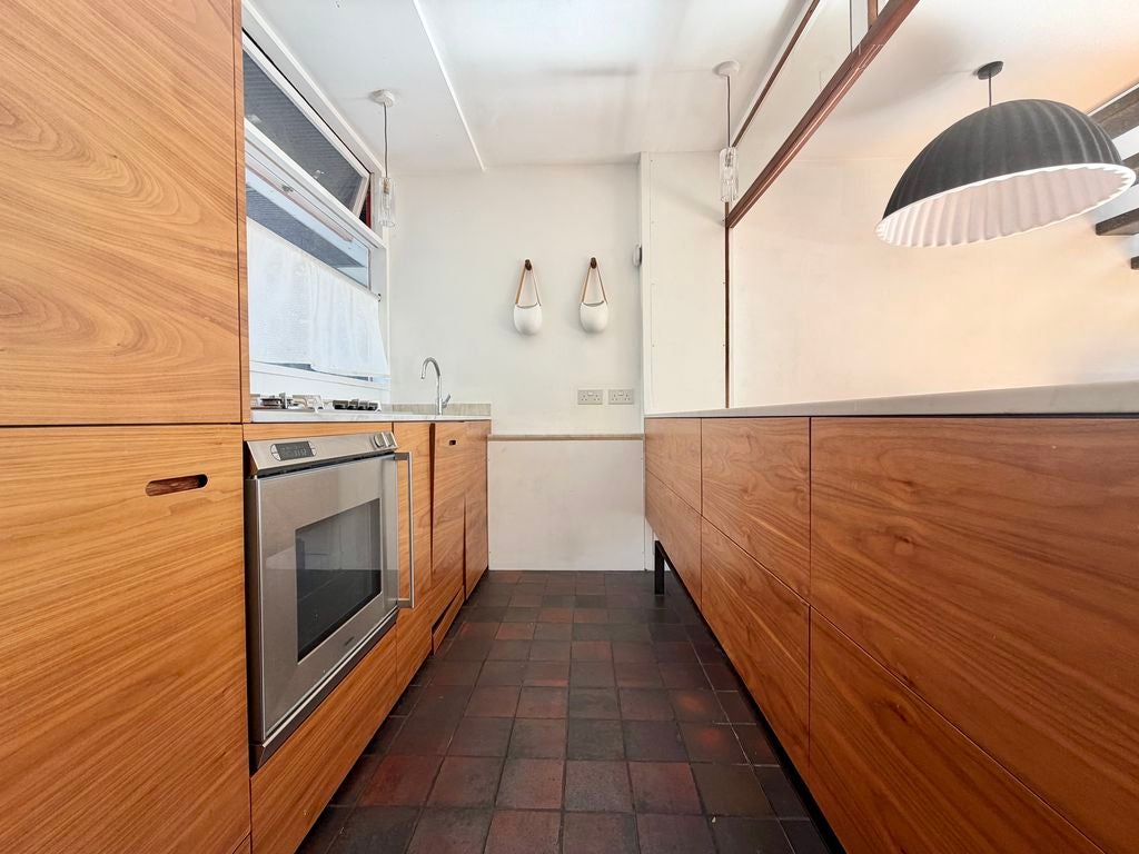 Flat Baltic Street West in City of London