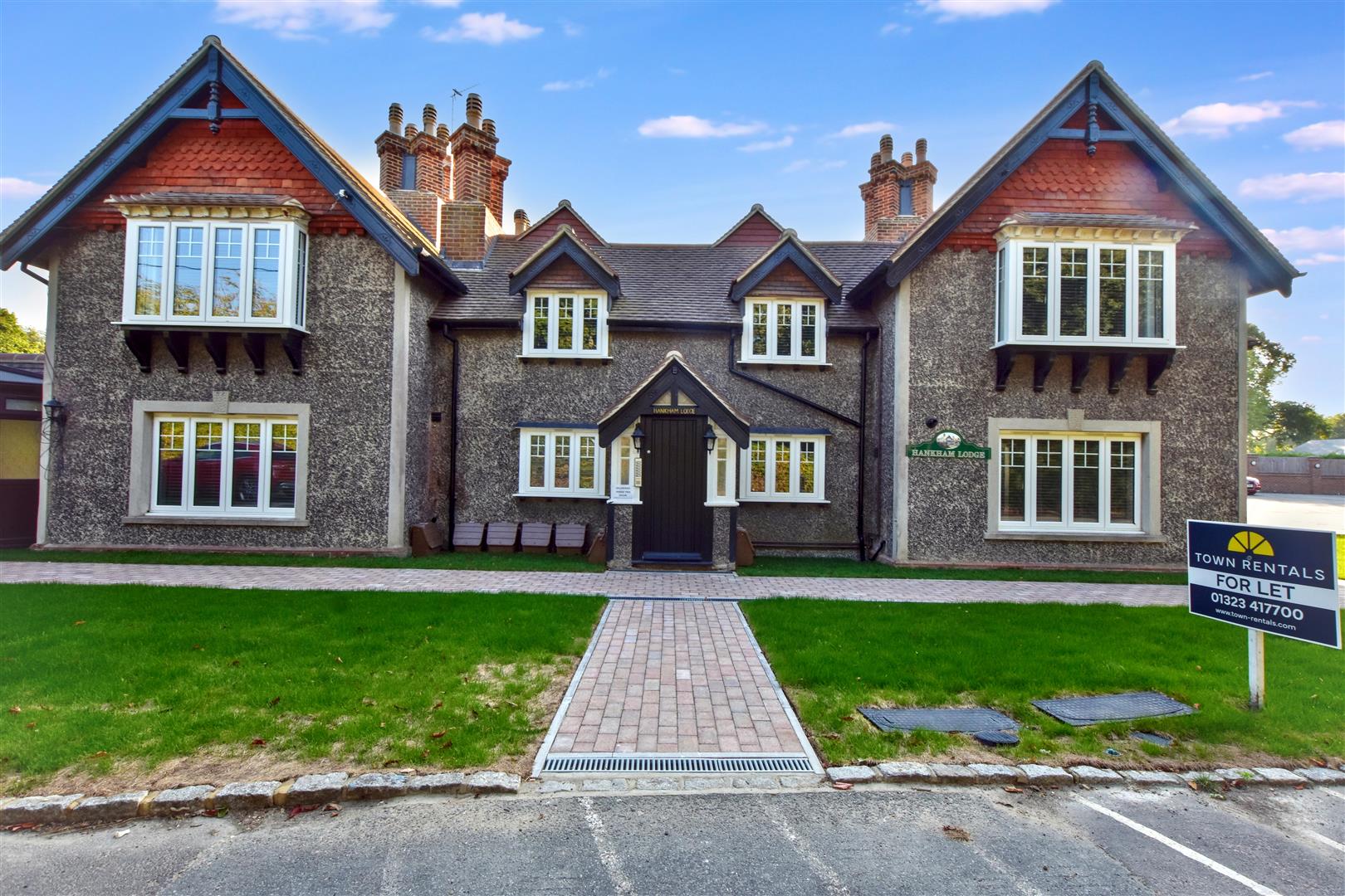 Flat Hankham Hall Road in Wealden