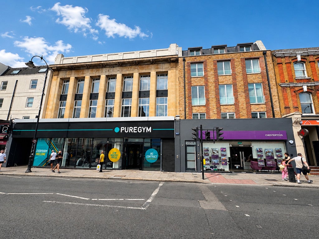 Flat Kentish Town Road in Greater London