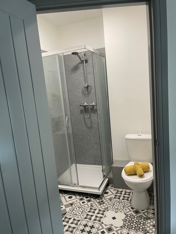 Room Albert Road in North West Leicestershire
