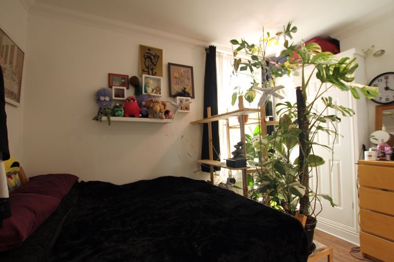 Flat Ninian Road in Cardiff