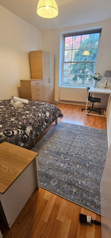 Room Shadwell Gardens in Greater London