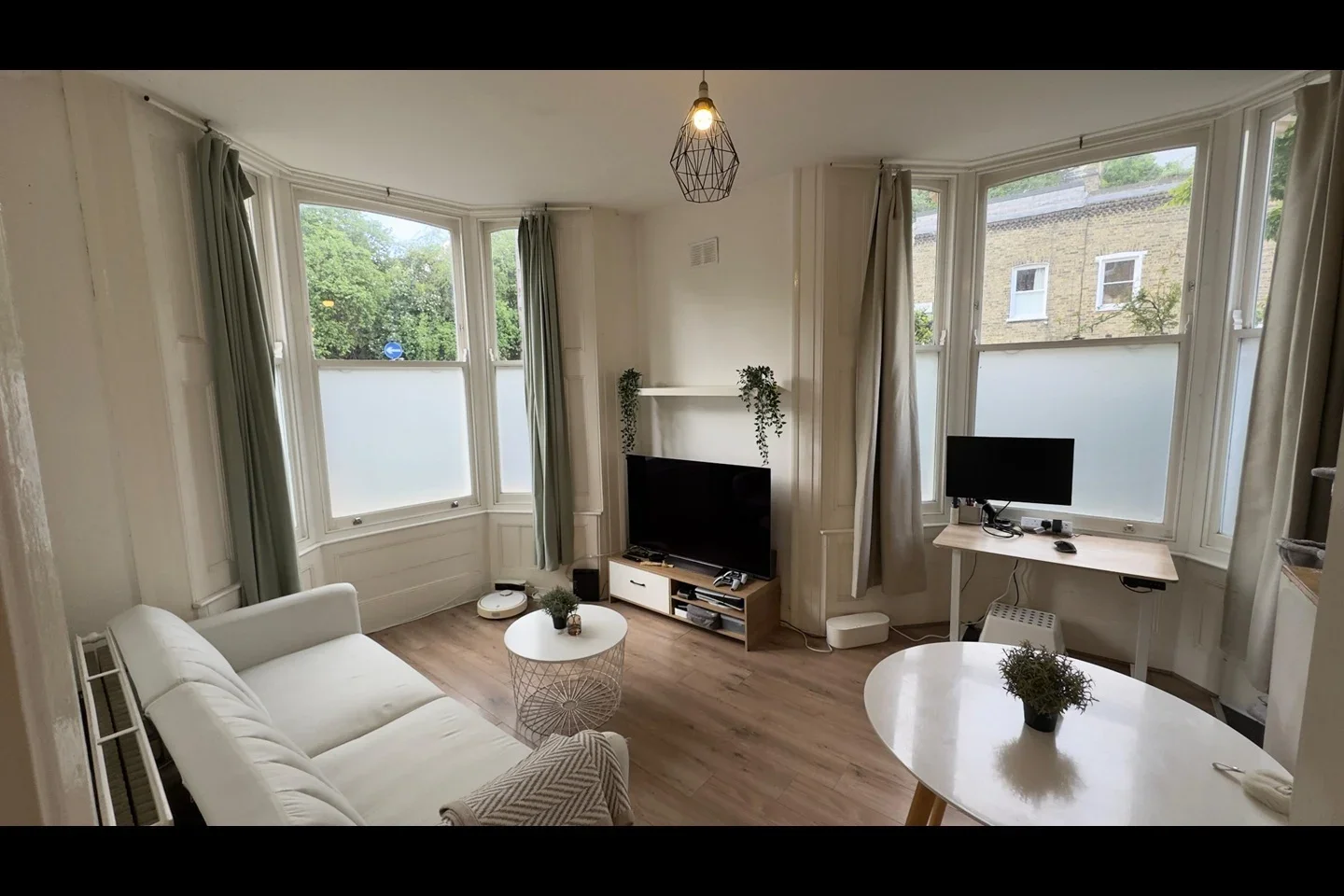 Flat Gillespie Road in Greater London