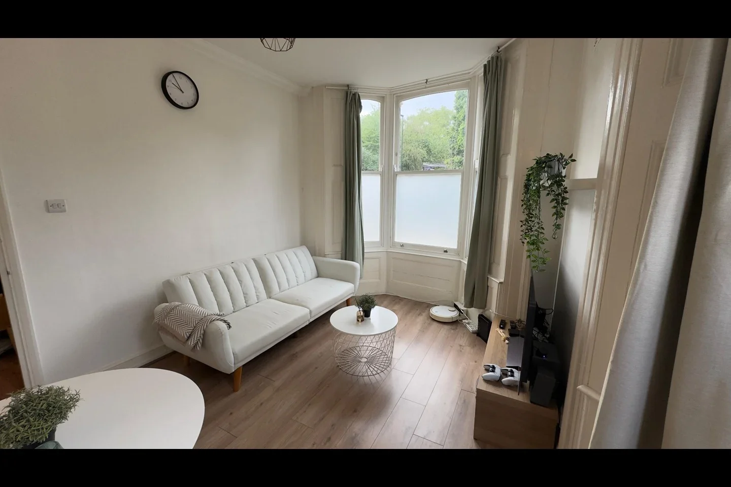 Flat Gillespie Road in Greater London