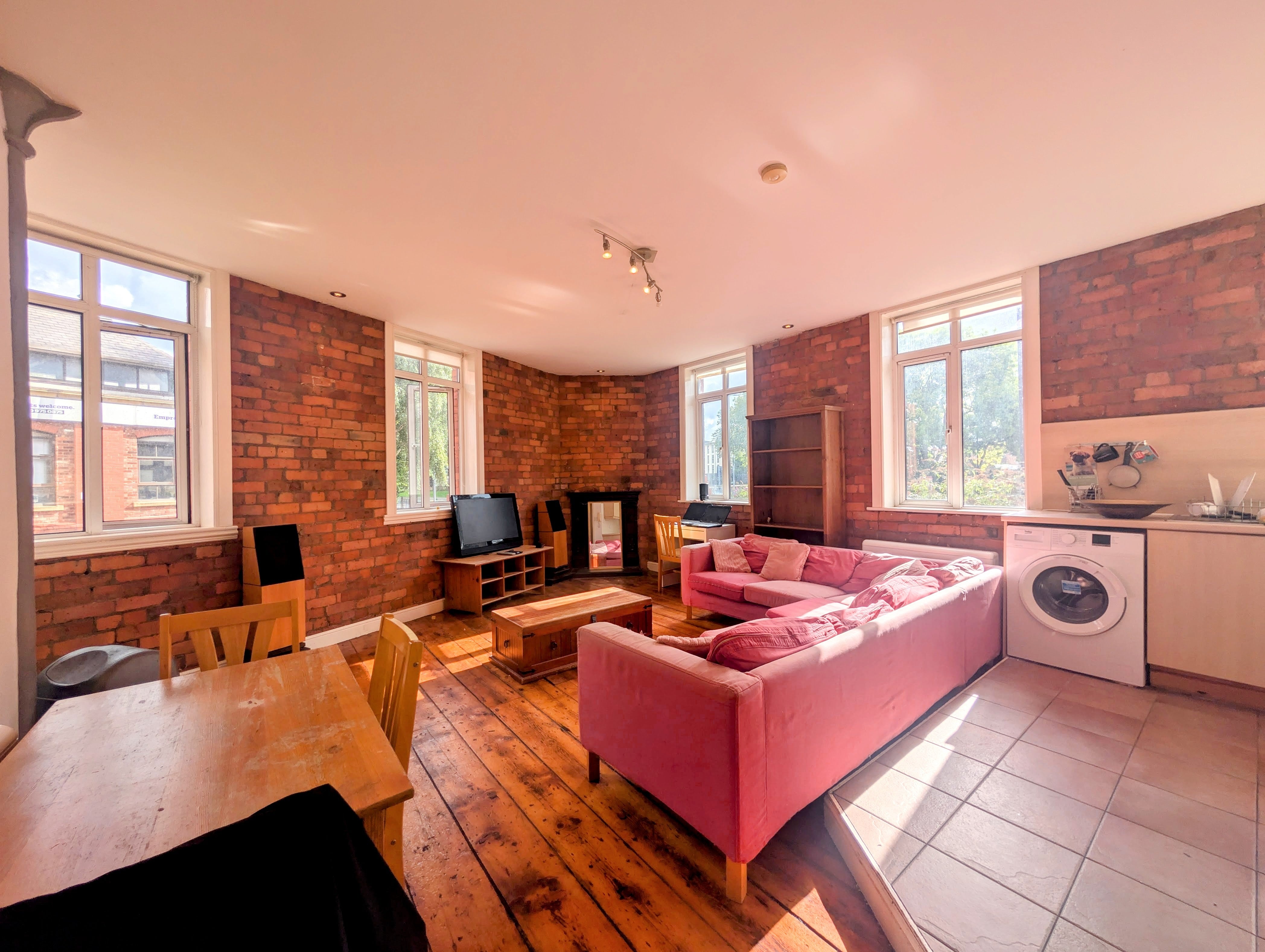 Flat Empress Street in Trafford