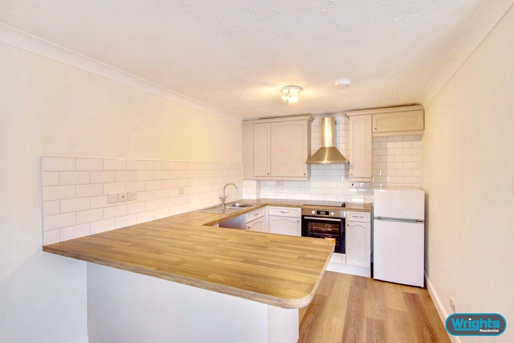 Flat Marina Drive in Staverton