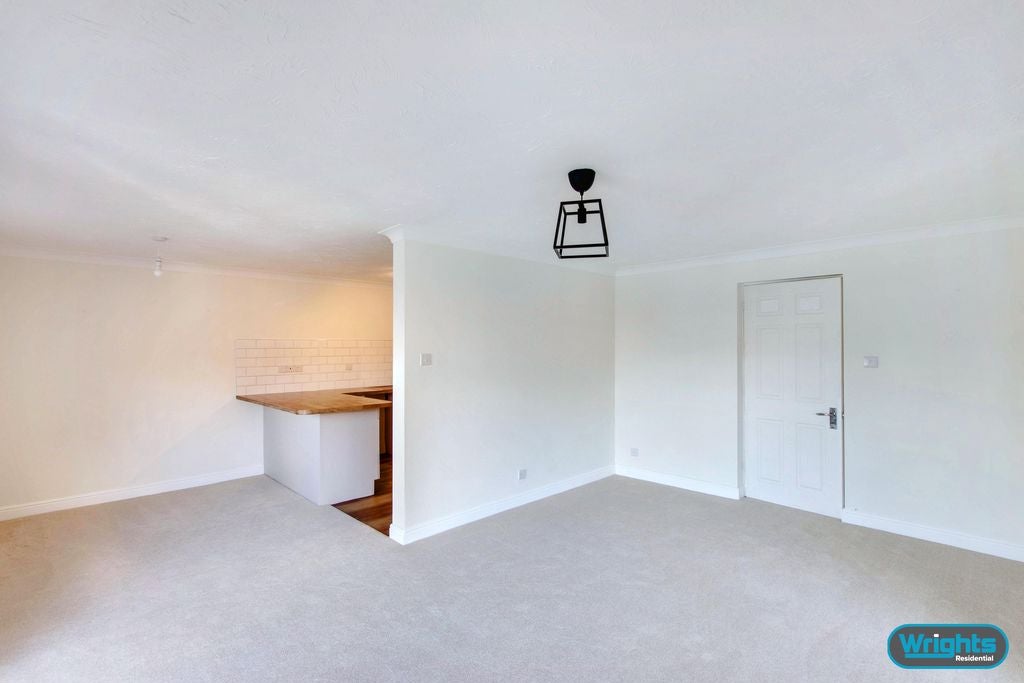 Flat Marina Drive in Staverton