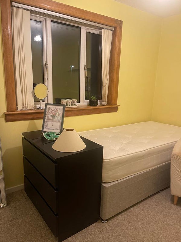 Room Gilmerton Dykes Crescent in City of Edinburgh
