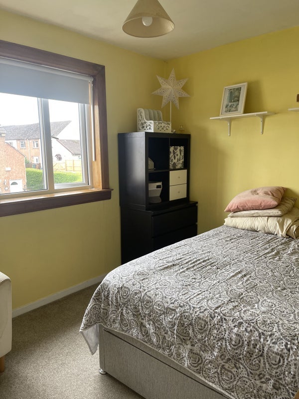 Room Gilmerton Dykes Crescent in City of Edinburgh