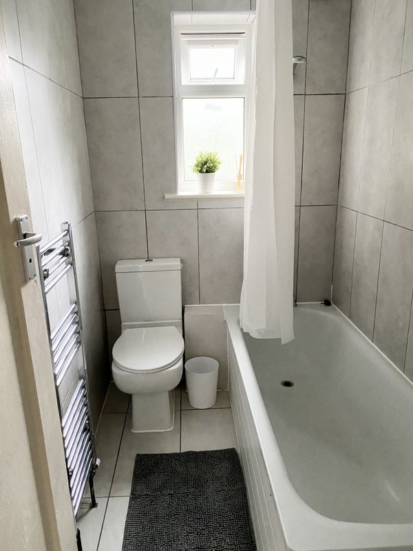 Room Rosemont Road in Greater London