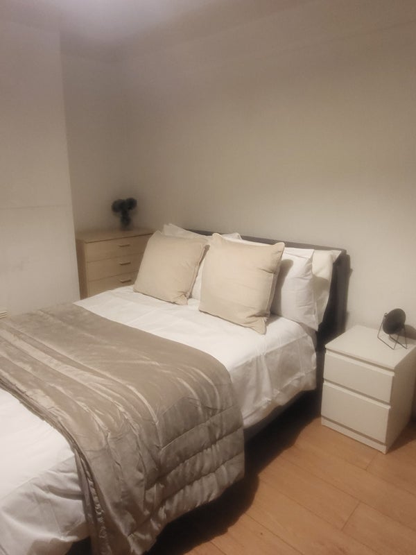 Room Rosemont Road in Greater London