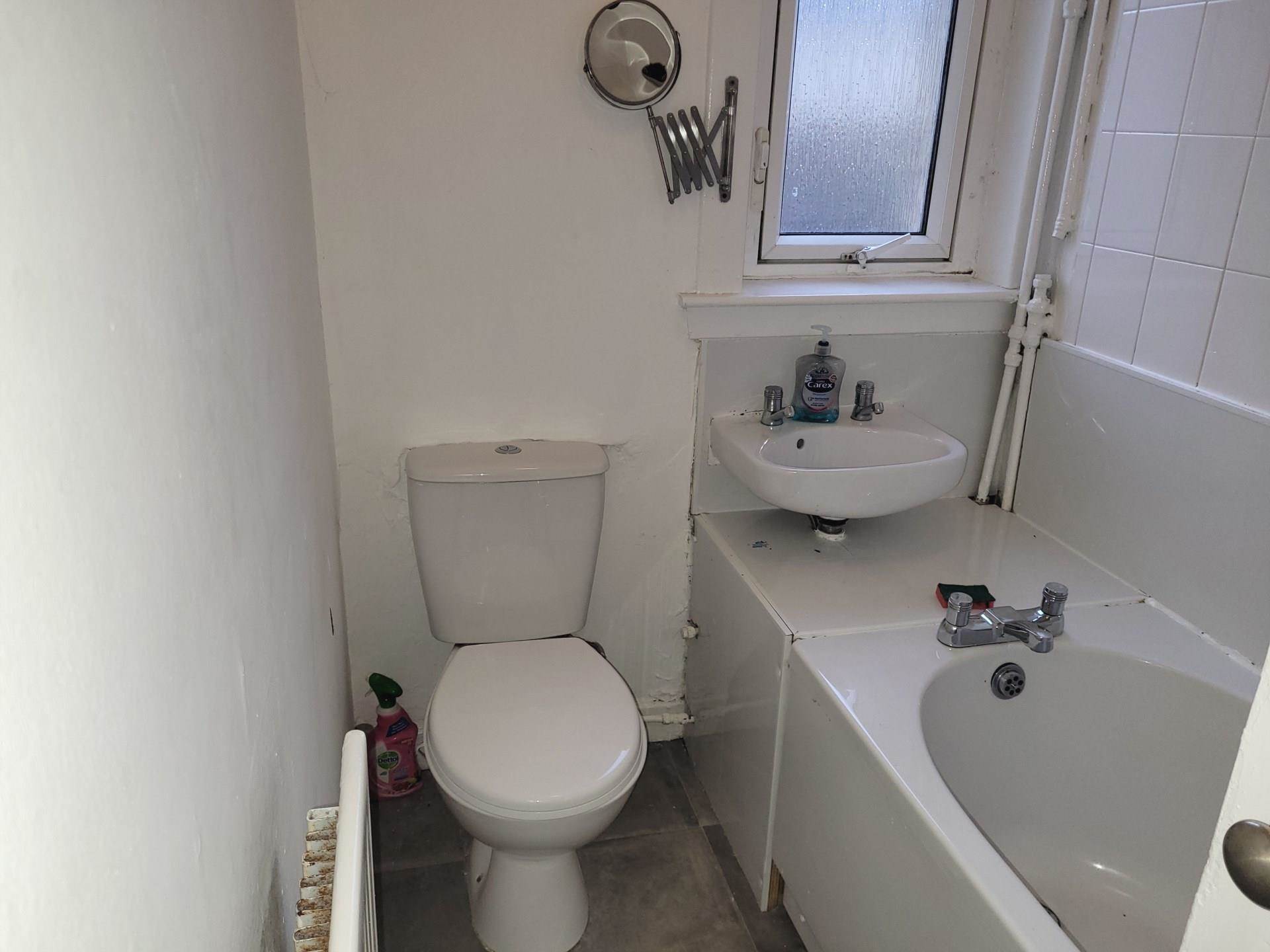 Flat Schaw Road in Paisley
