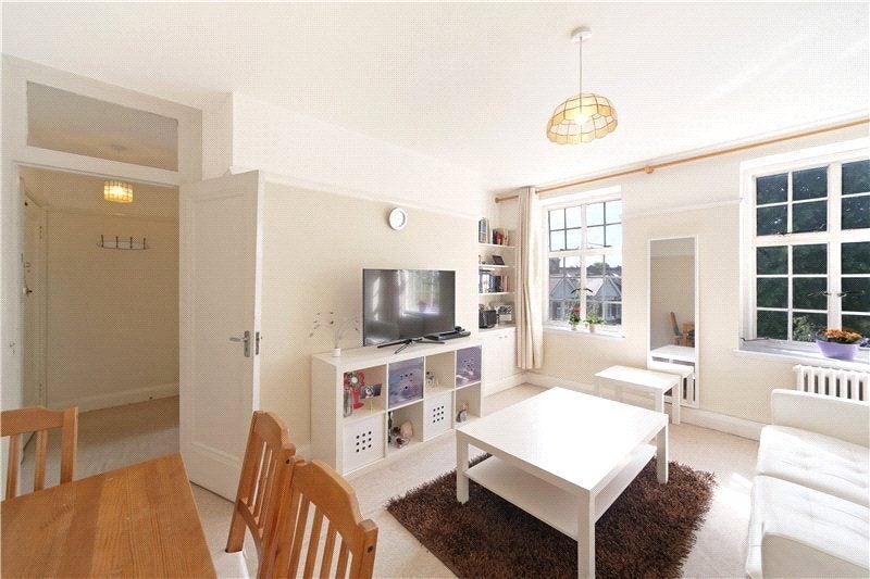 Flat Sharon Road in Greater London
