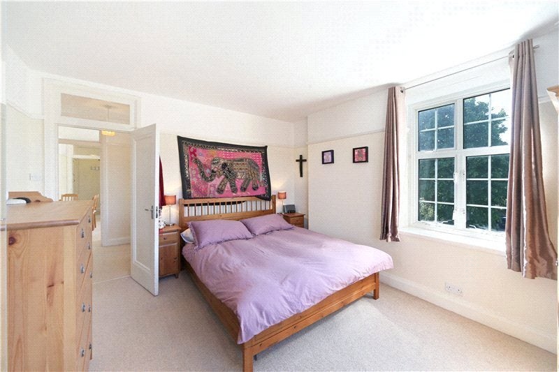 Flat Sharon Road in Greater London