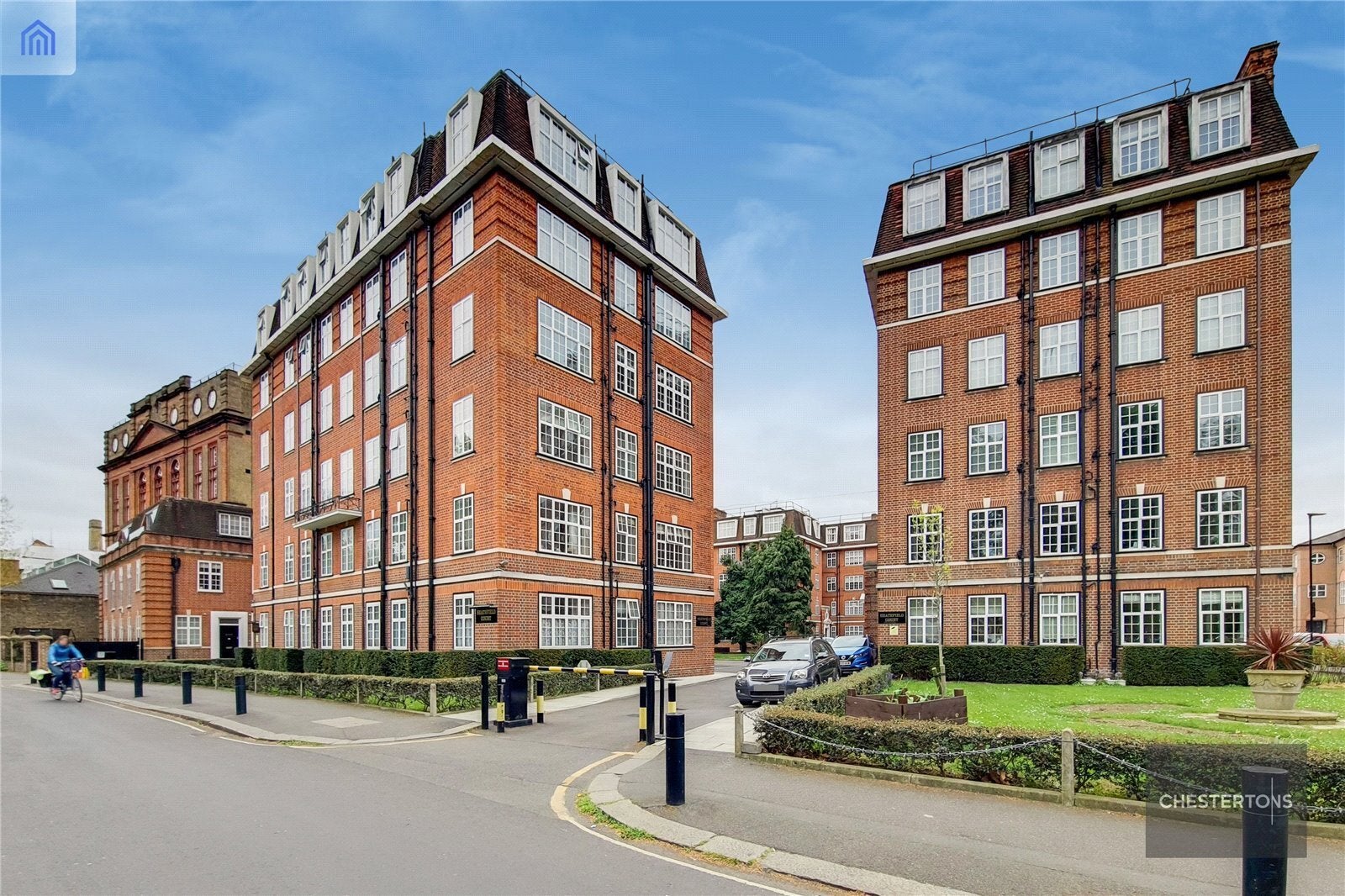 Flat Sharon Road in Greater London