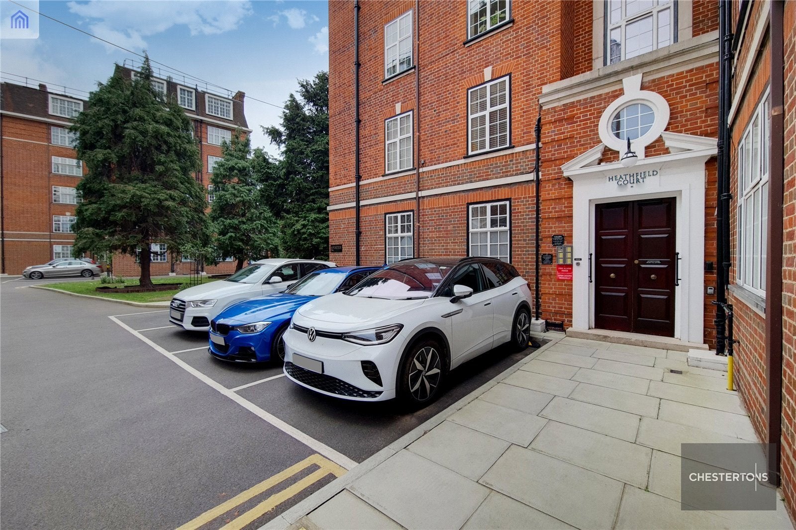 Flat Sharon Road in Greater London
