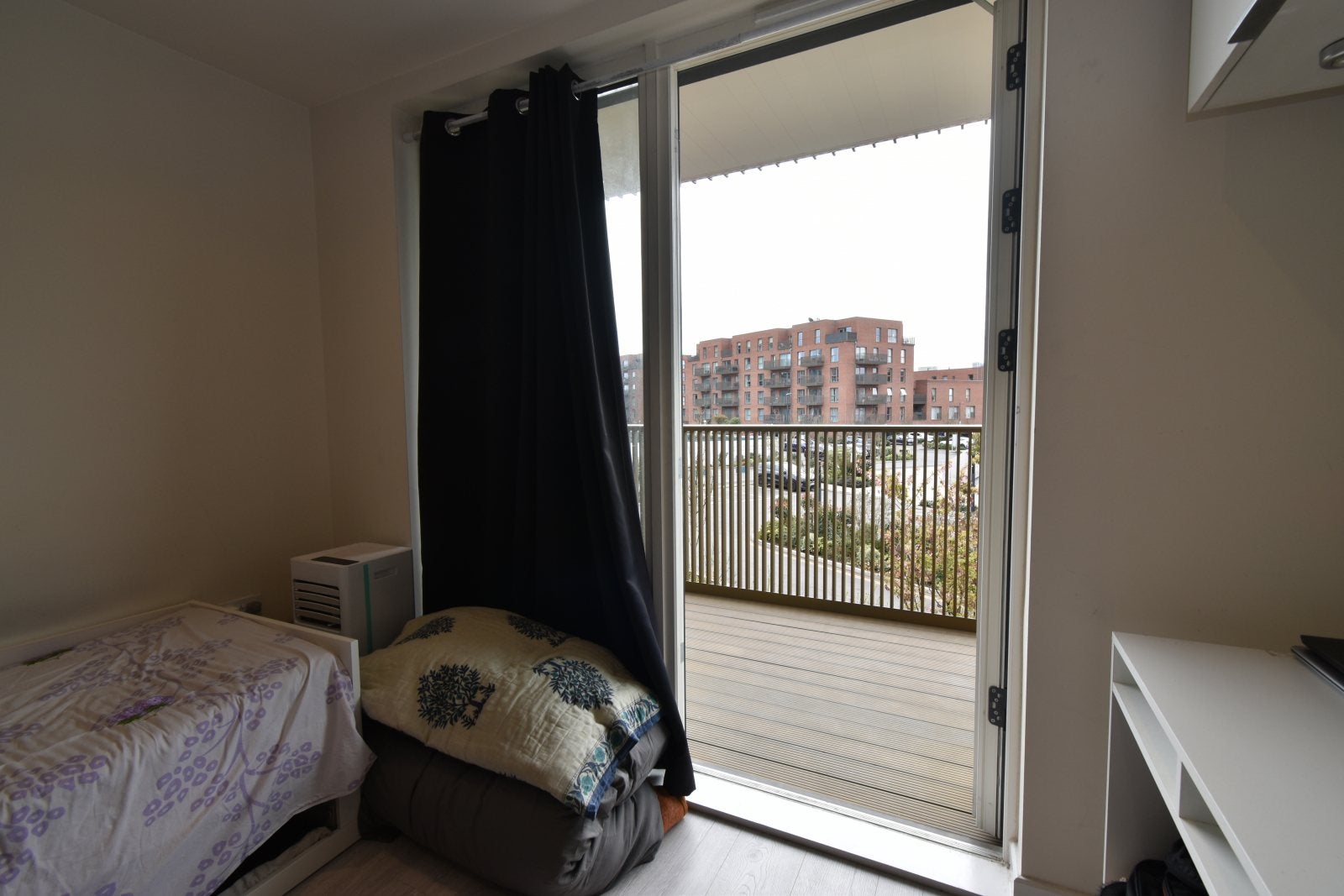 Flat Hargrave Drive in Greater London