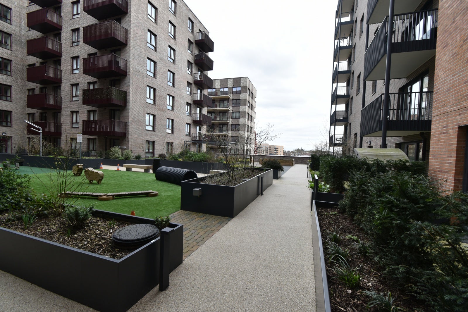 Flat Hargrave Drive in Greater London