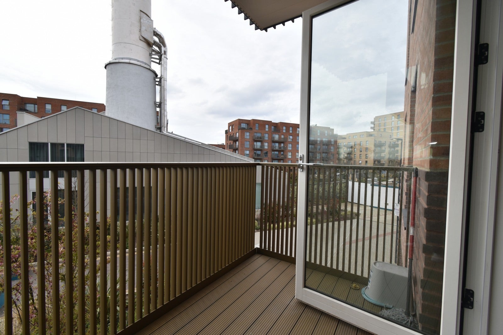 Flat Hargrave Drive in Greater London