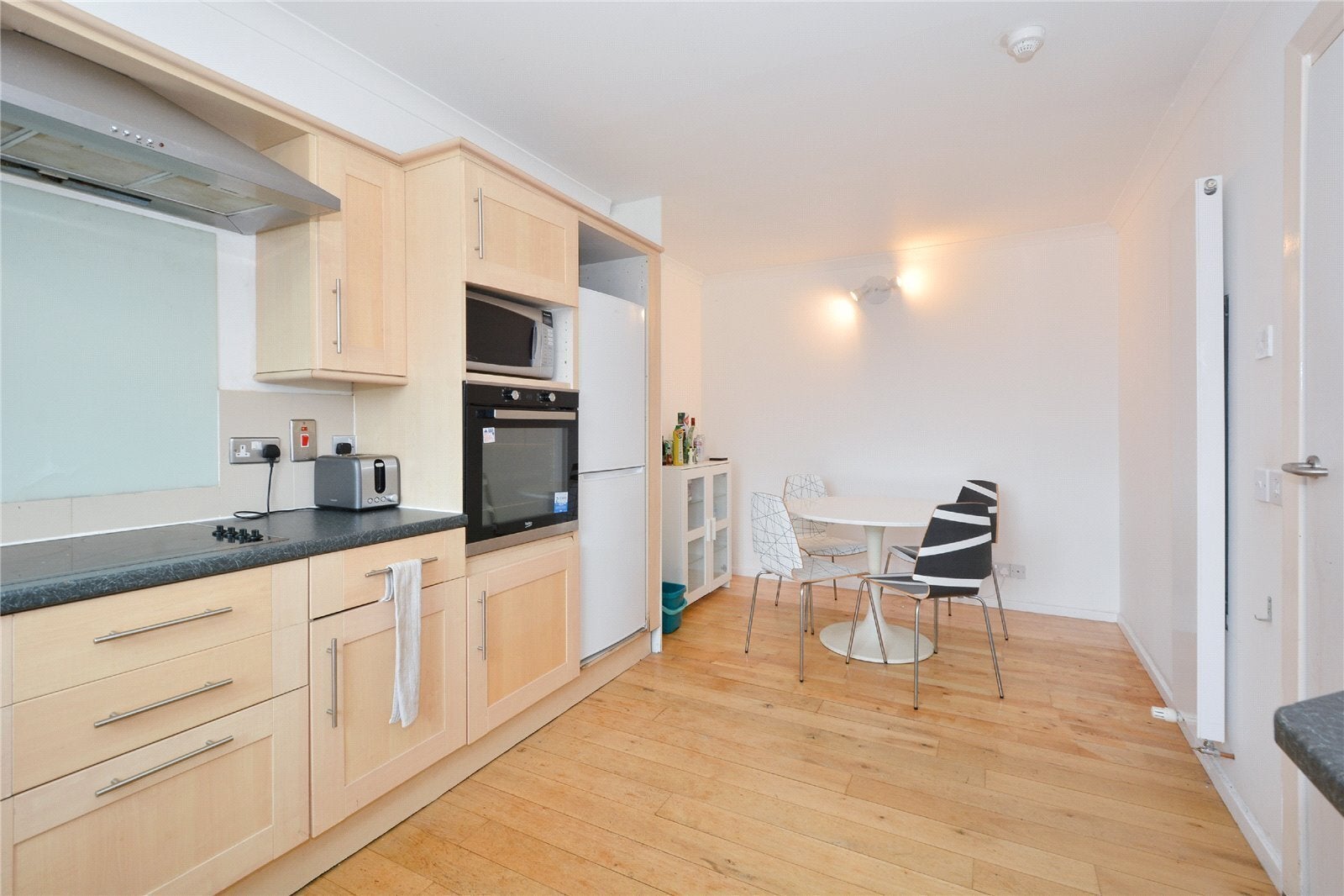 Room Randall Rents in Greater London