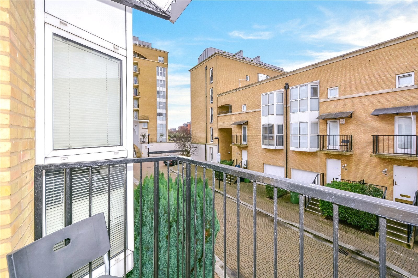 Room Randall Rents in Greater London