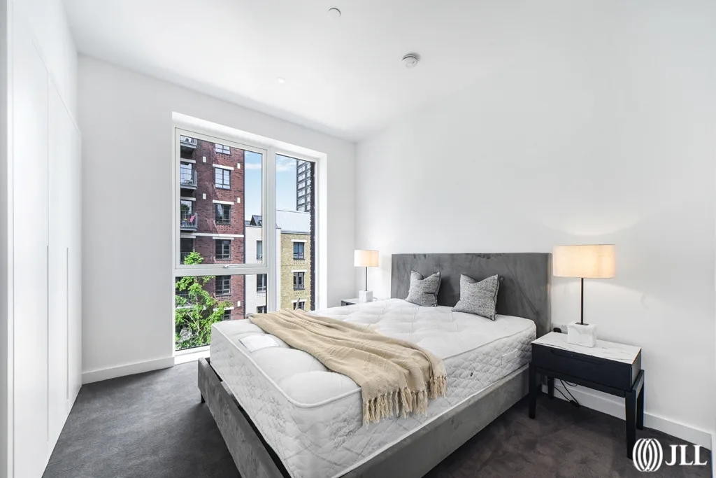 Flat Orchard Place in Greater London