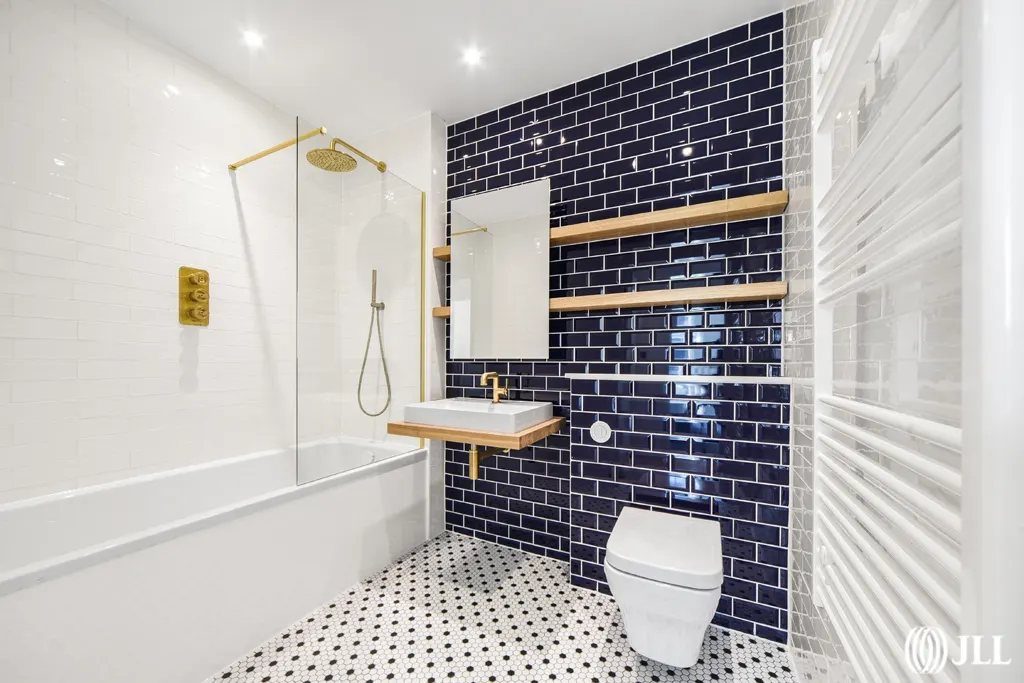 Flat Orchard Place in Greater London