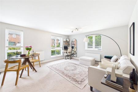 Flat Fullbrook Avenue in Spencers Wood
