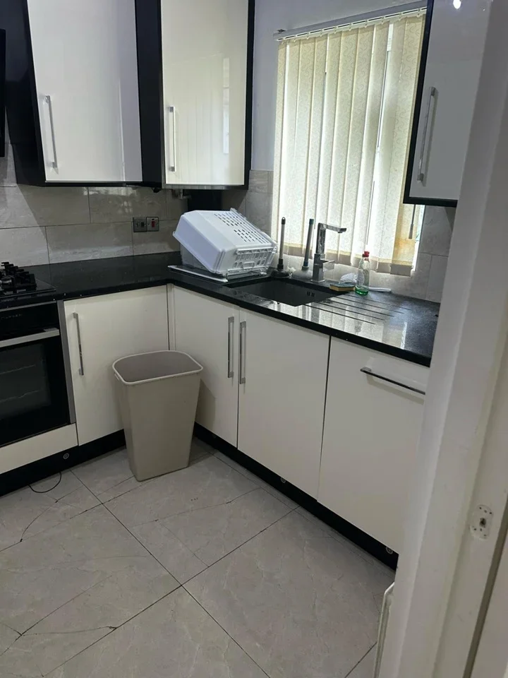 Flat Wren Drive in Greater London