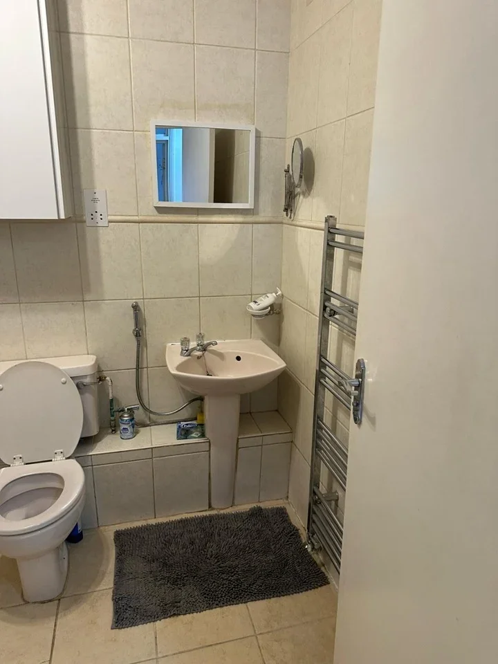 Flat Wren Drive in Greater London