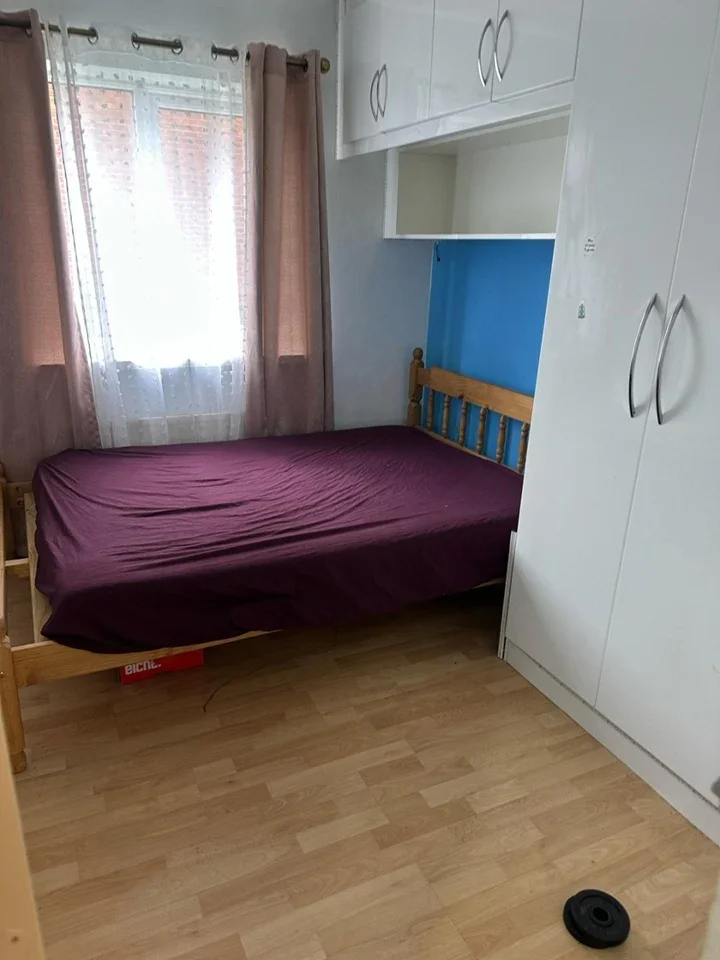 Flat Wren Drive in Greater London