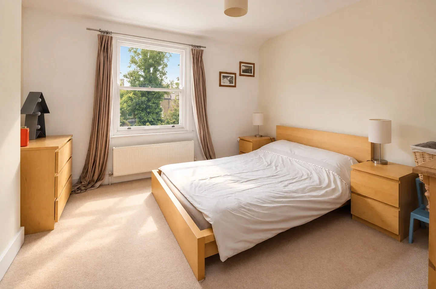 Flat Evering Road in Greater London