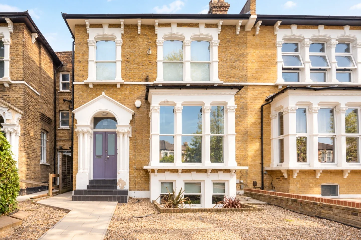 Flat Evering Road in Greater London
