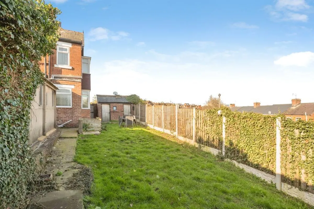 House Pembroke Avenue in Doncaster