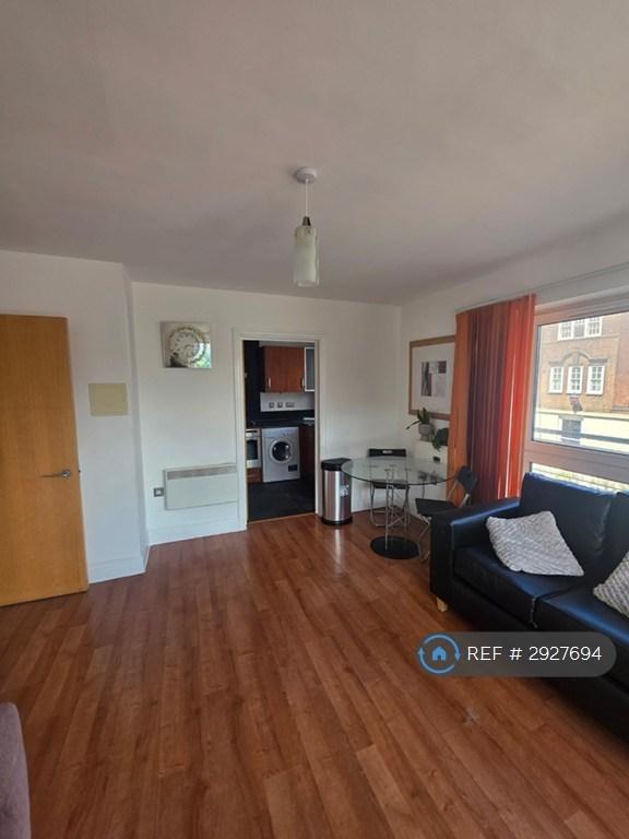 Room Westferry Road in Greater London