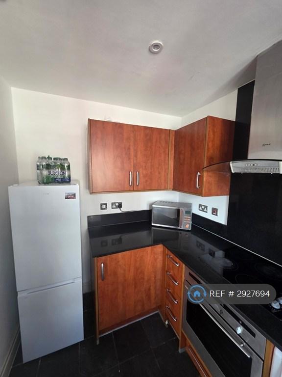 Room Westferry Road in Greater London