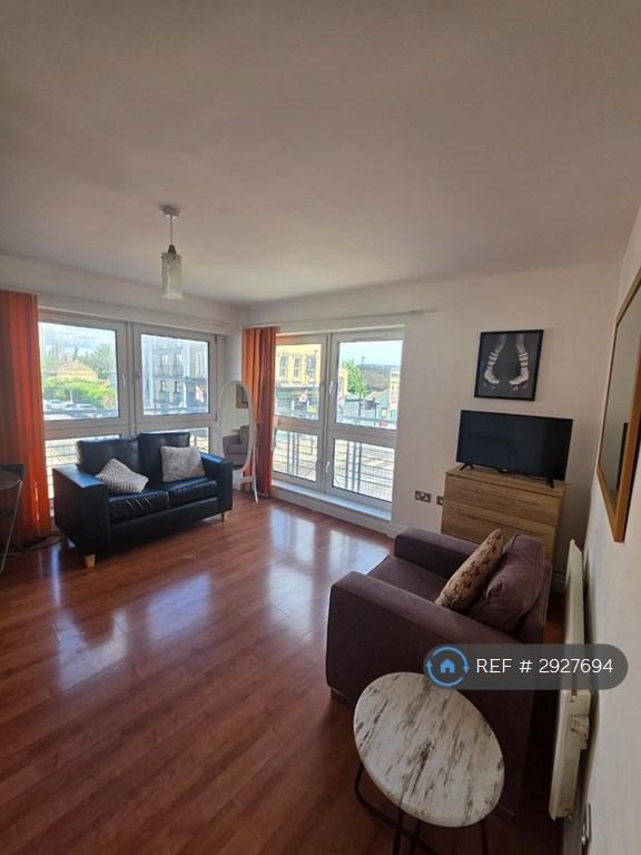 Room Westferry Road in Greater London