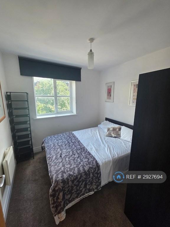 Room Westferry Road in Greater London