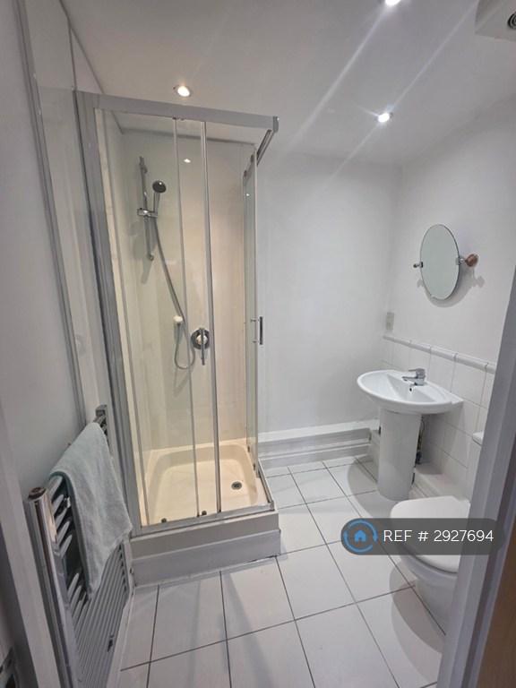 Room Westferry Road in Greater London