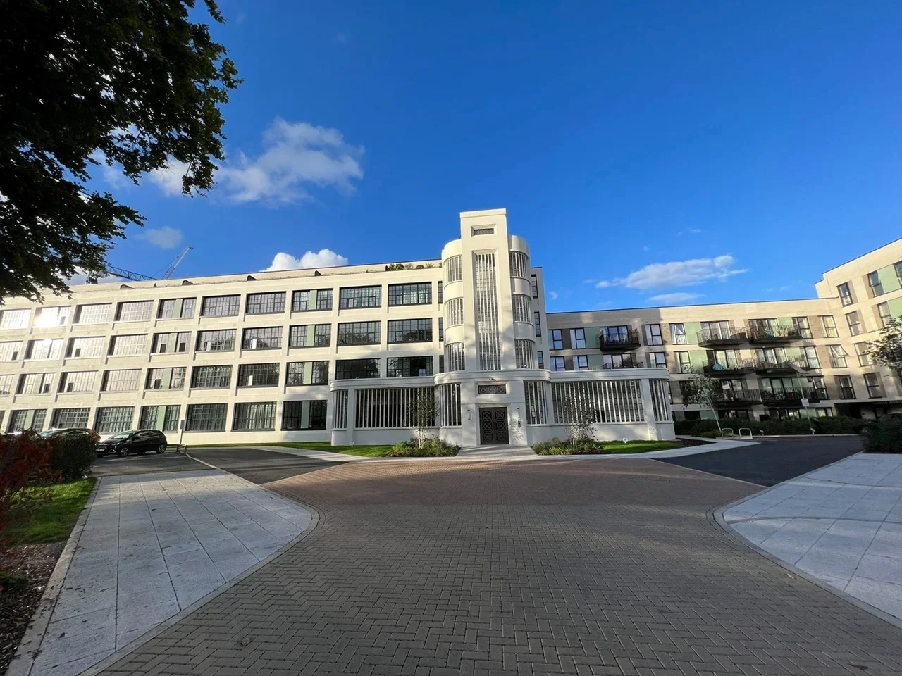 Flat Nestle's Avenue in Greater London