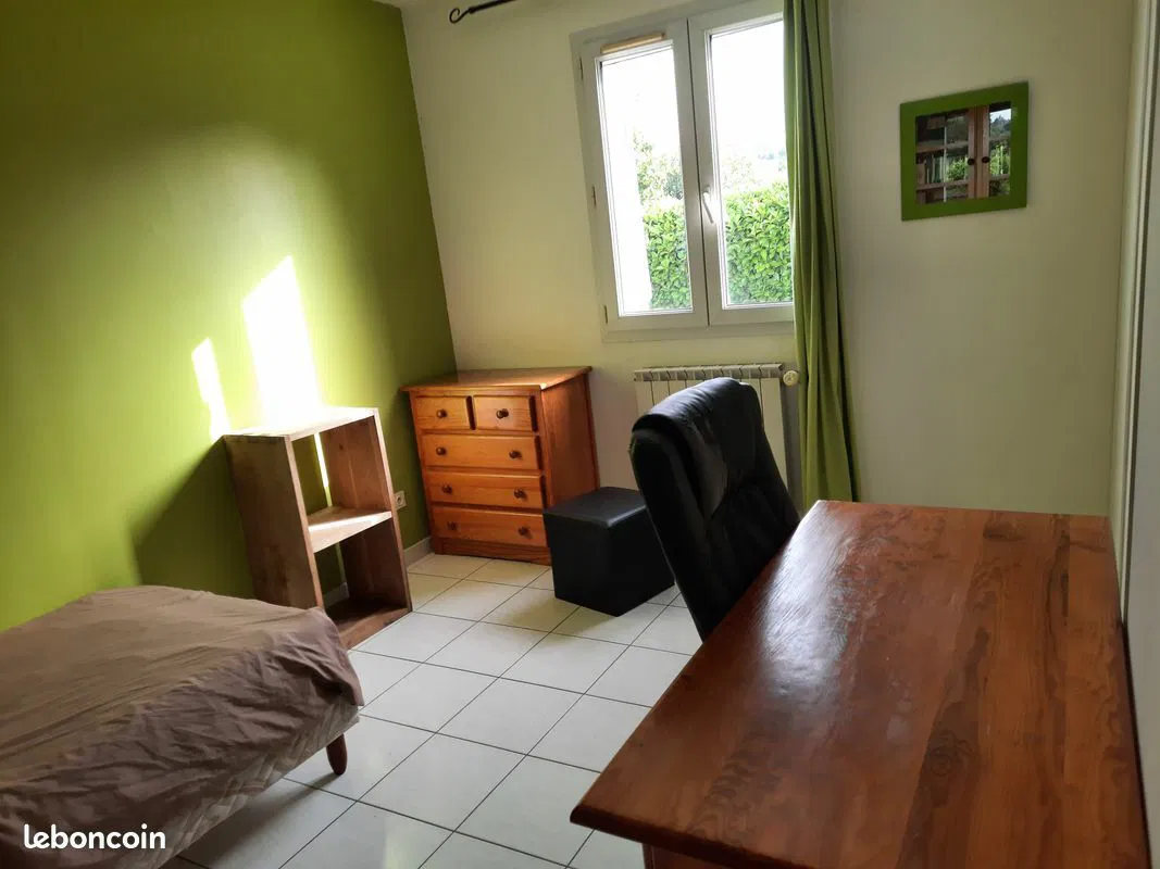 Room Impasse Les Hauts de la Louette in Forcalquier