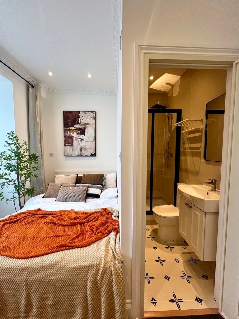 Room Drapers Road in Greater London